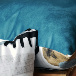 Coussin visage ligne bleu et jaune