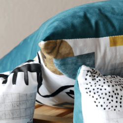 Coussin visage ligne bleu et jaune